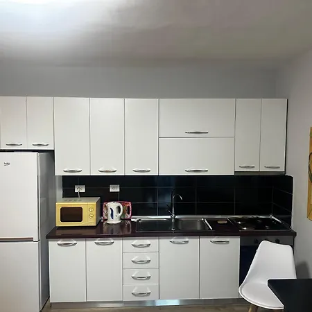 Cozy For 2 In Gasthuis Tirana